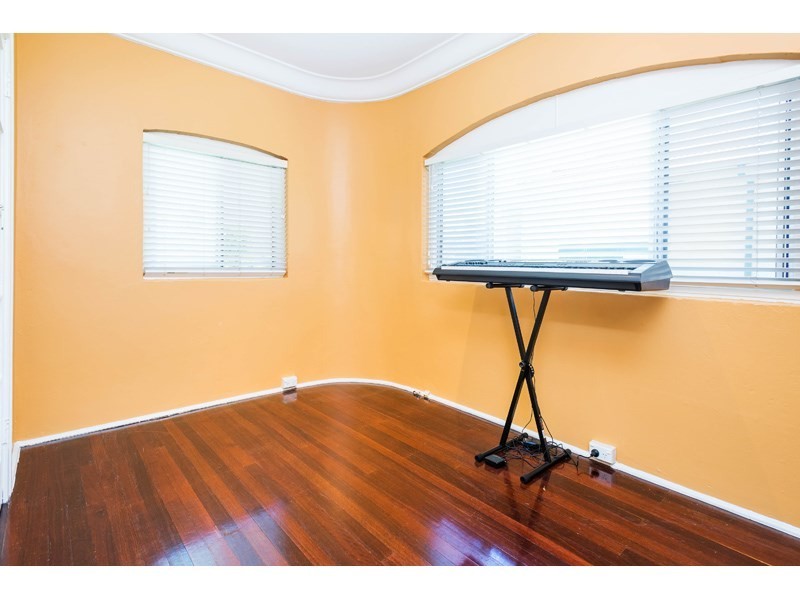 37 Gibson Crescent, Holland Park QLD 4121