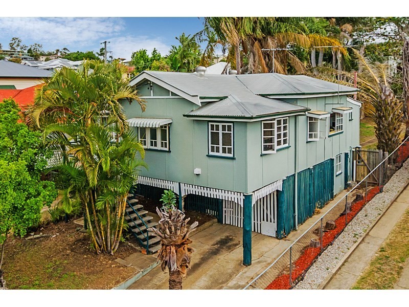 1077 Logan Road, Holland Park West QLD 4121