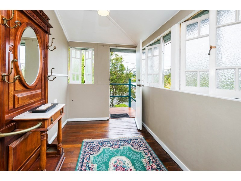 1077 Logan Road, Holland Park West QLD 4121