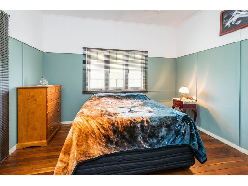 1077 Logan Road, Holland Park West QLD 4121