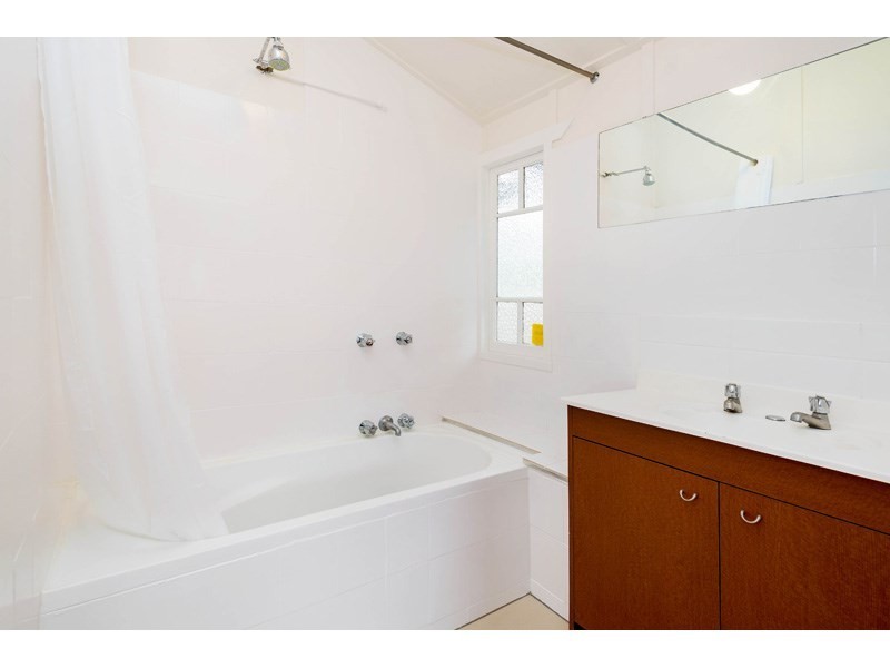 1077 Logan Road, Holland Park West QLD 4121