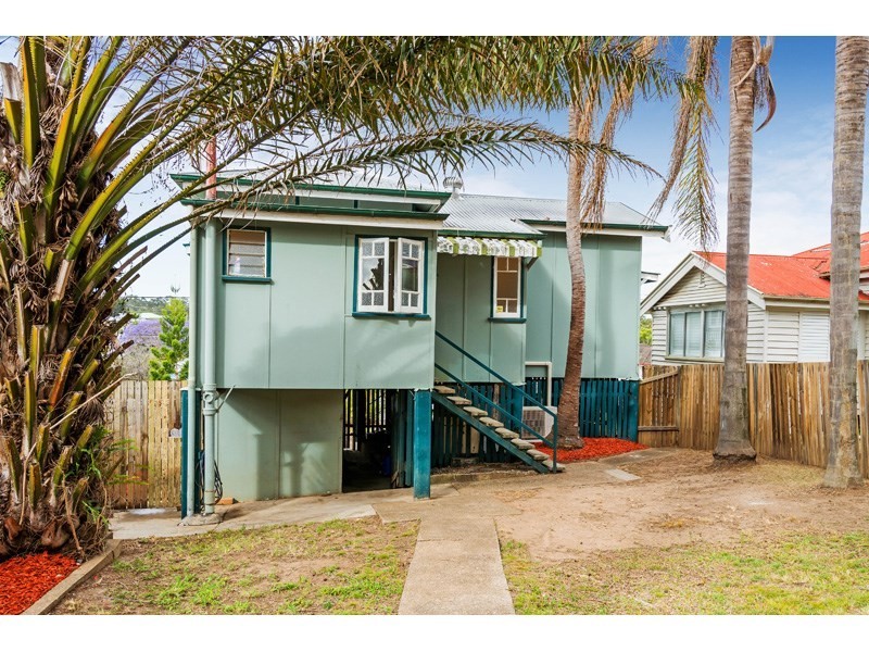 1077 Logan Road, Holland Park West QLD 4121