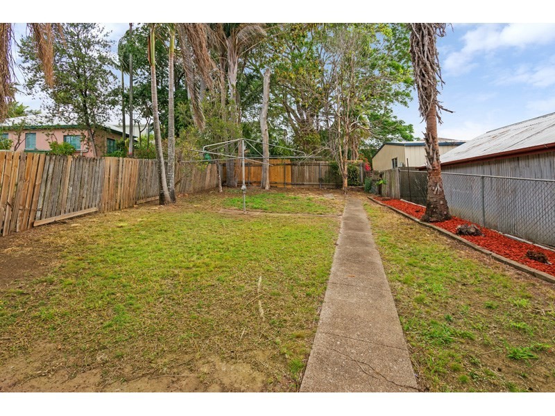 1077 Logan Road, Holland Park West QLD 4121