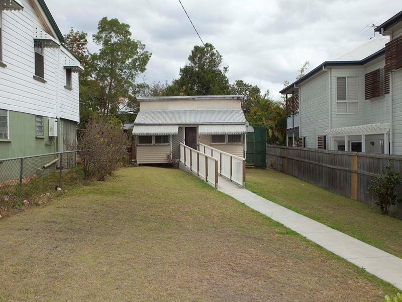 13 Thynne Avenue, Norman Park QLD 4170