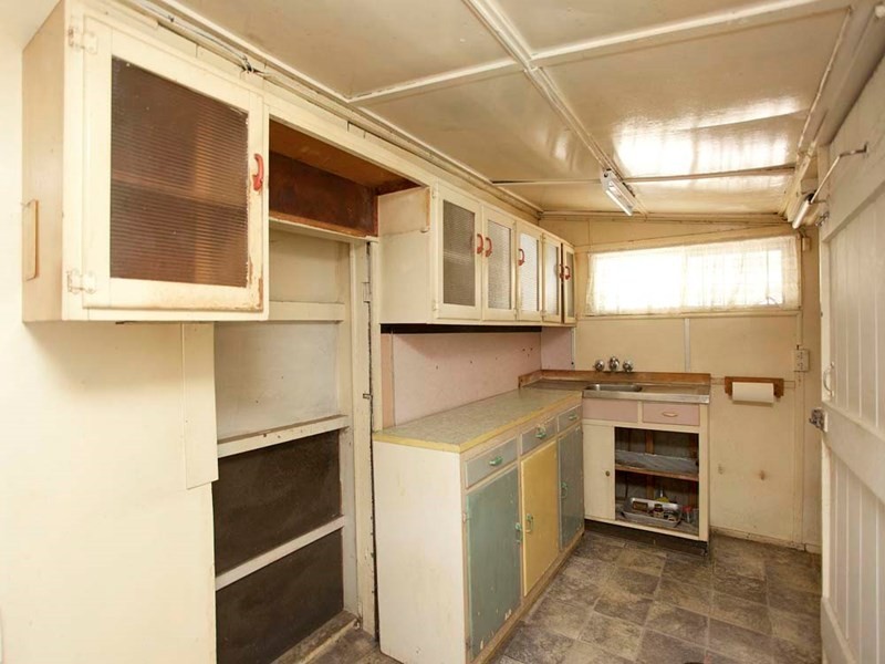 13 Thynne Avenue, Norman Park QLD 4170