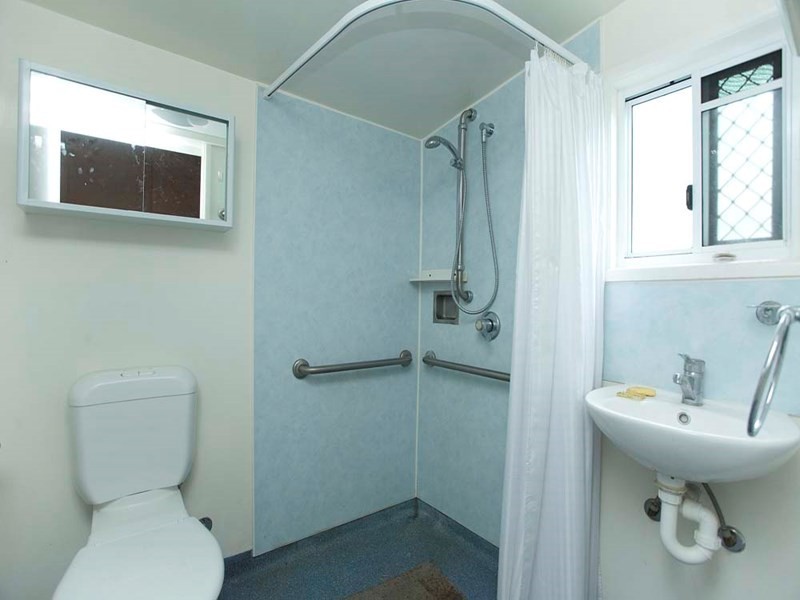 13 Thynne Avenue, Norman Park QLD 4170