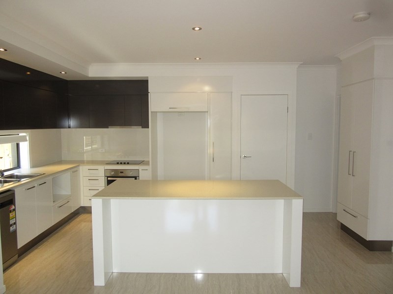 2/18 Bernecker Street, Carina QLD 4152