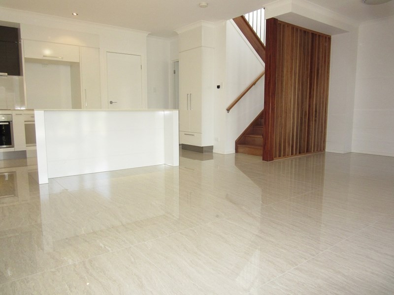 2/18 Bernecker Street, Carina QLD 4152