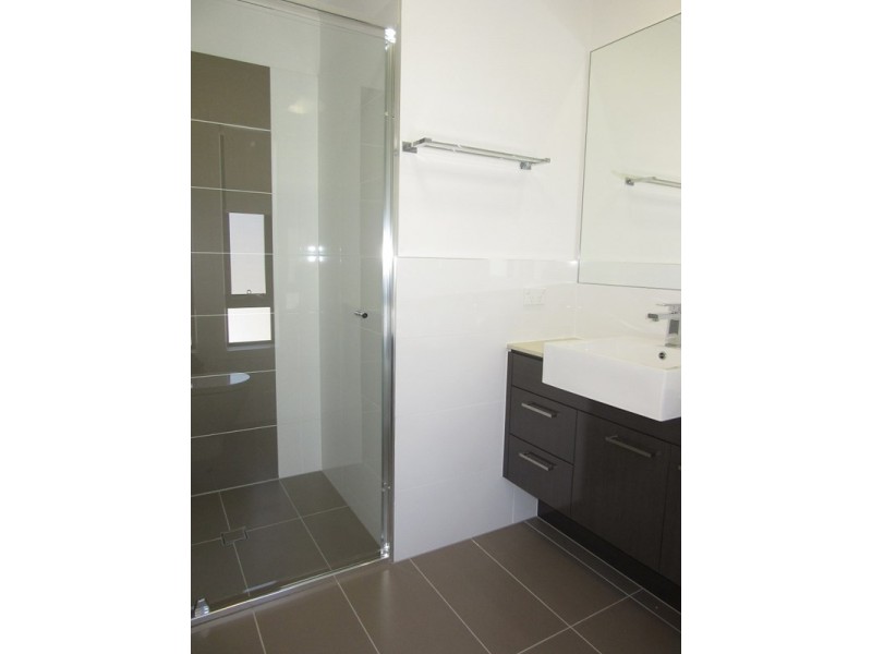 2/18 Bernecker Street, Carina QLD 4152