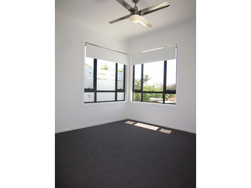 2/18 Bernecker Street, Carina QLD 4152