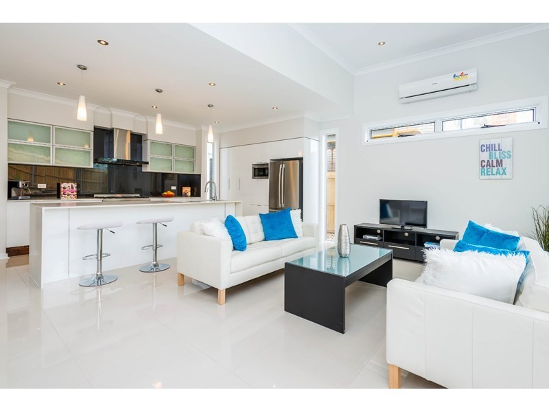 1 Elgar Street, Holland Park QLD 4121