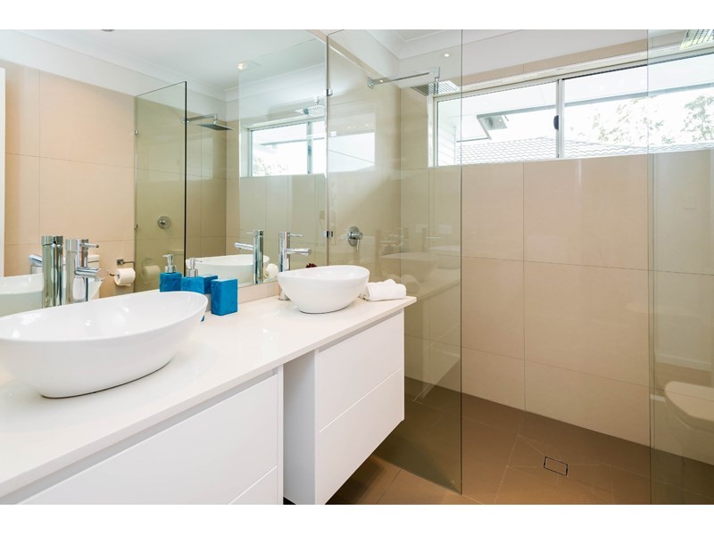 1 Elgar Street, Holland Park QLD 4121