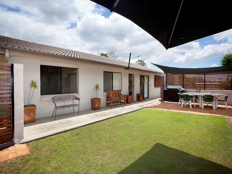 42 Lewana Street, Mansfield QLD 4122