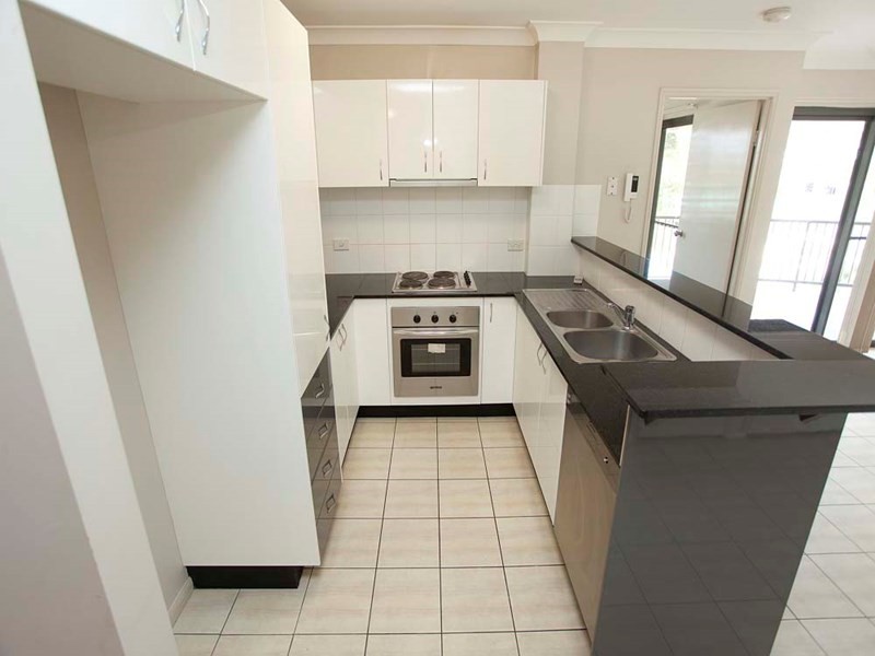 33/4-8 Omeo Street, Macgregor QLD 4109