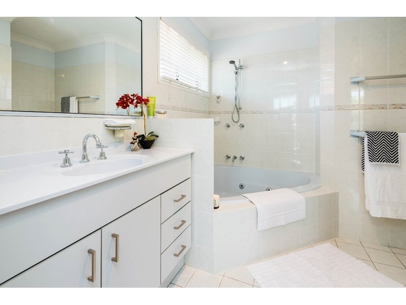 14 St Clair Crescent, Wishart QLD 4122