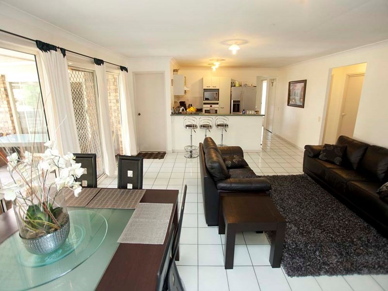 5 Sandpiper Place, Wishart QLD 4122