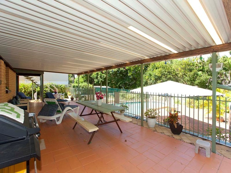 73 Valentia Street, Mansfield QLD 4122