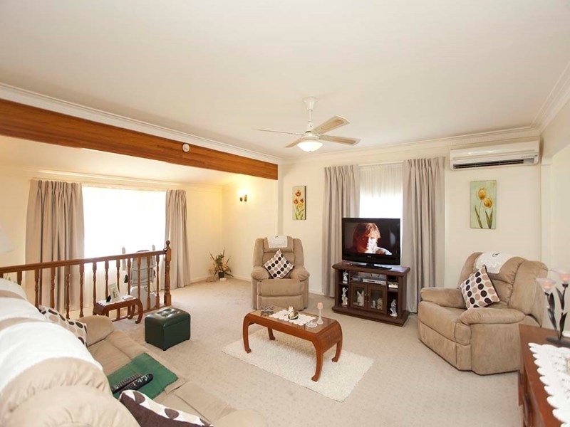 73 Valentia Street, Mansfield QLD 4122