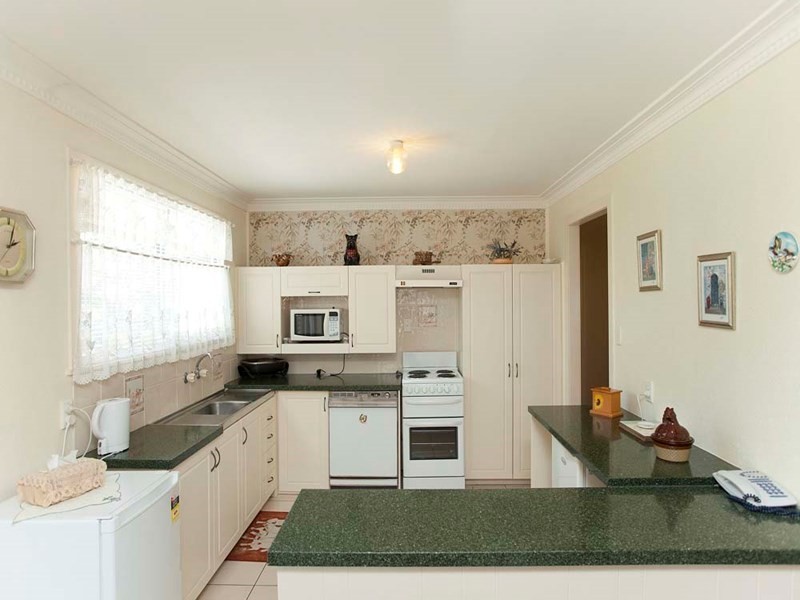 73 Valentia Street, Mansfield QLD 4122