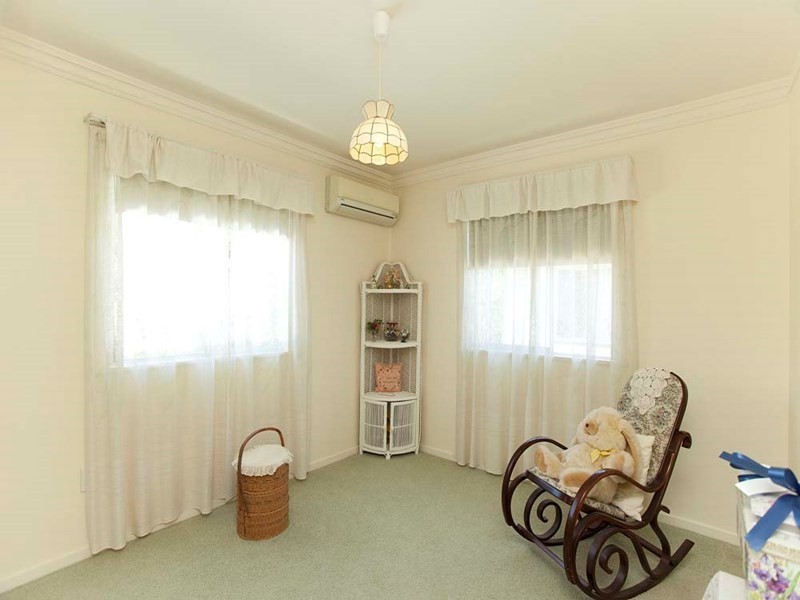 73 Valentia Street, Mansfield QLD 4122