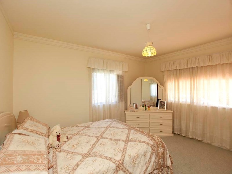 73 Valentia Street, Mansfield QLD 4122