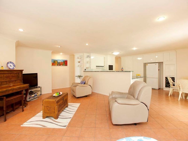 6 Renoir Court, Mackenzie QLD 4156