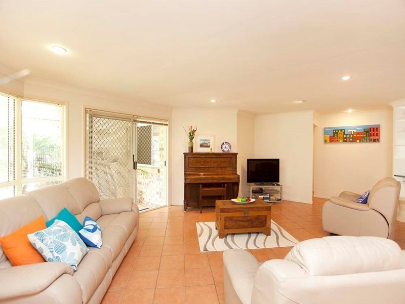 6 Renoir Court, Mackenzie QLD 4156