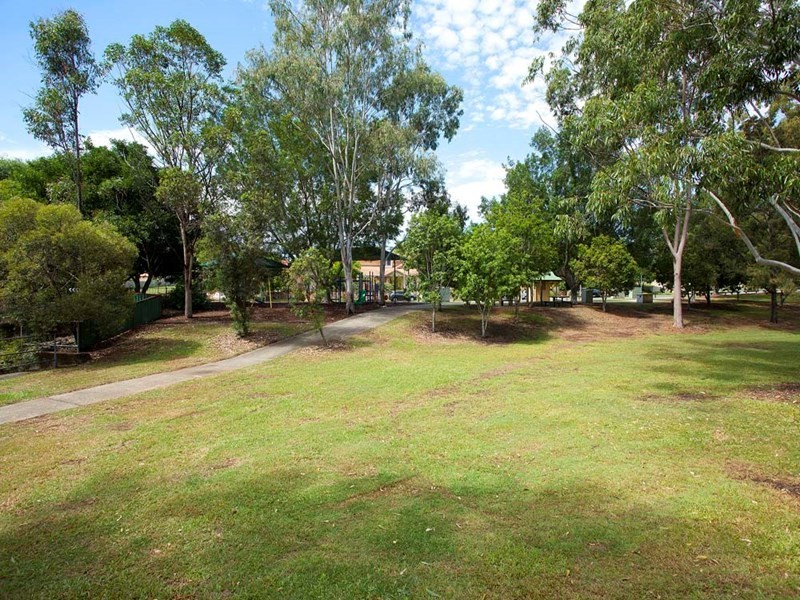 6 Renoir Court, Mackenzie QLD 4156