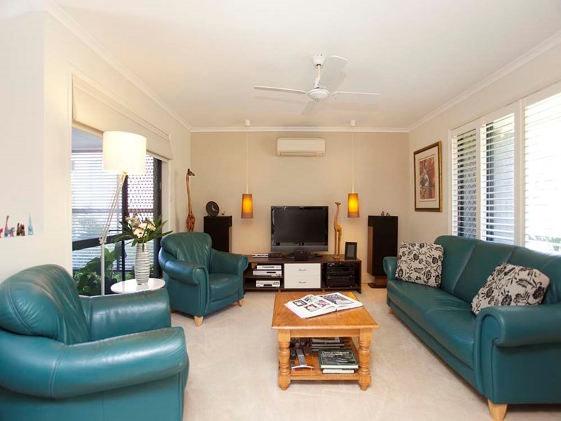 6 Monet Crescent, Mackenzie QLD 4156