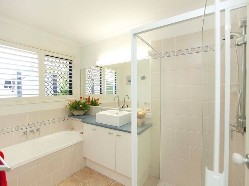 6 Monet Crescent, Mackenzie QLD 4156