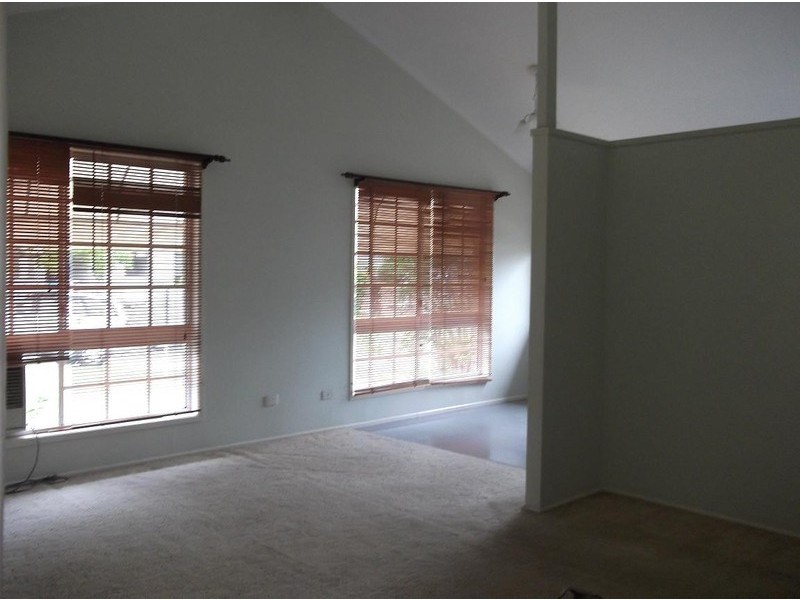 8 Leru Street, Mansfield QLD 4122