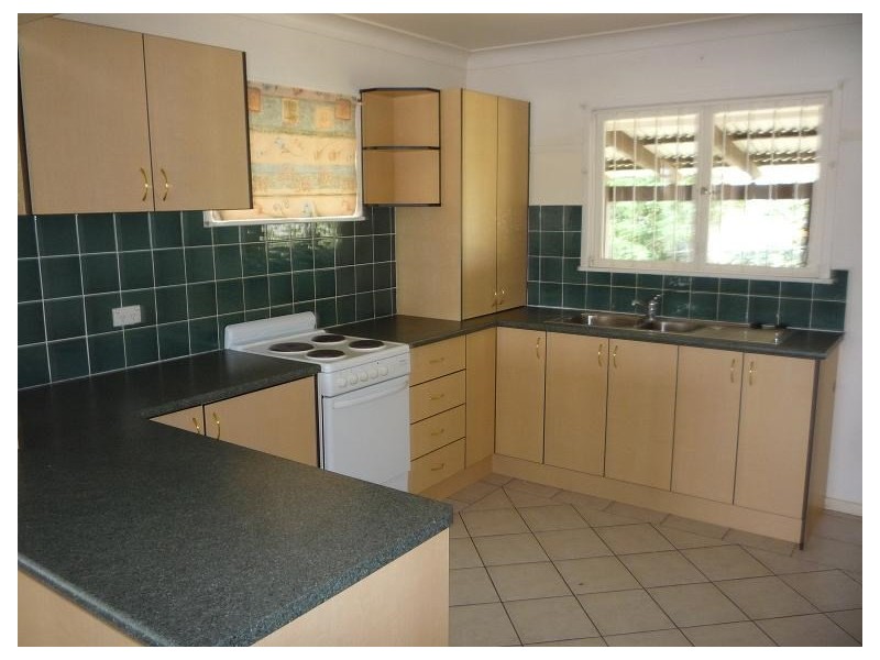 222 Broadwater Road, Mansfield QLD 4122