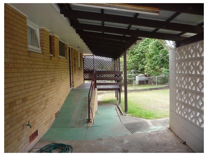 222 Broadwater Road, Mansfield QLD 4122