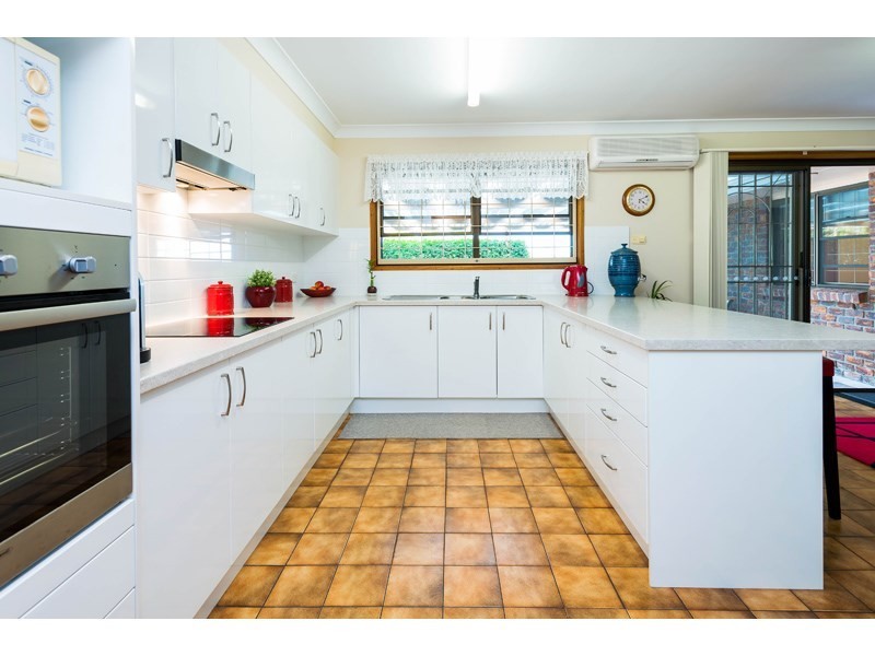 16 Rommanette Street, Mansfield QLD 4122