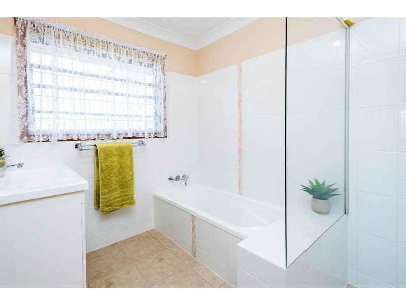 16 Rommanette Street, Mansfield QLD 4122