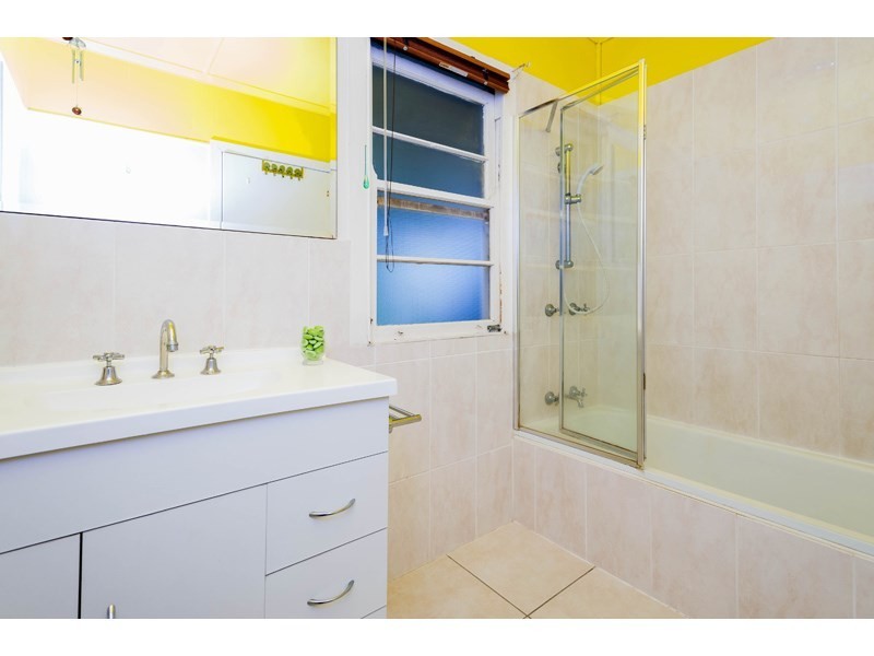 63 Broadwater Road, Mount Gravatt East QLD 4122