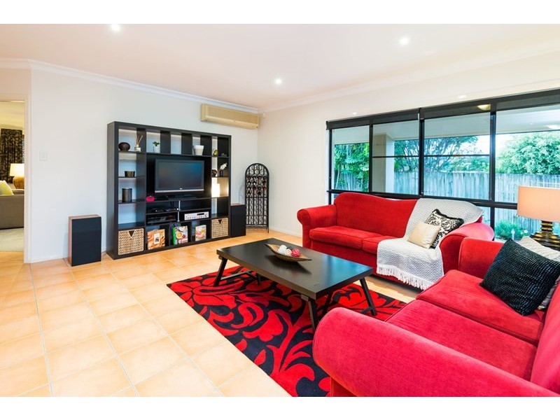 38 Eaton Place, Wishart QLD 4122