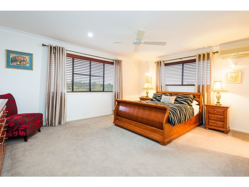 38 Eaton Place, Wishart QLD 4122