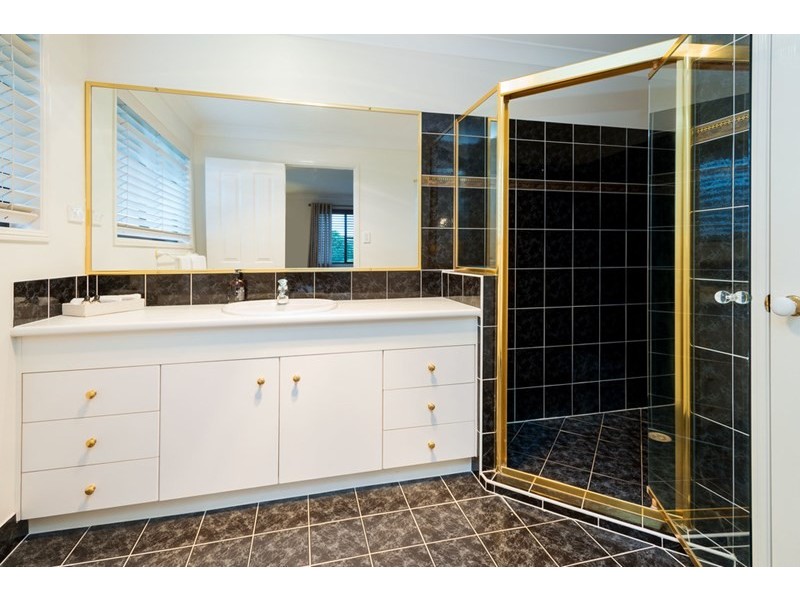 38 Eaton Place, Wishart QLD 4122