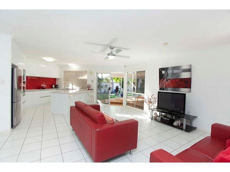 2 Rembrandt Way, Mackenzie QLD 4156