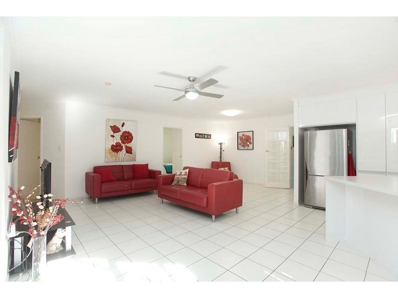 2 Rembrandt Way, Mackenzie QLD 4156