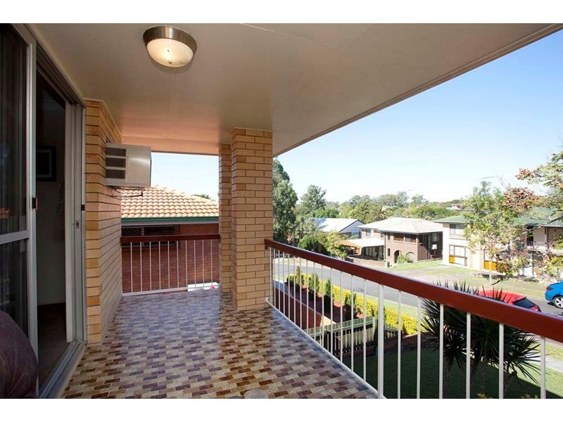 26 Honeysuckle Street, Mansfield QLD 4122