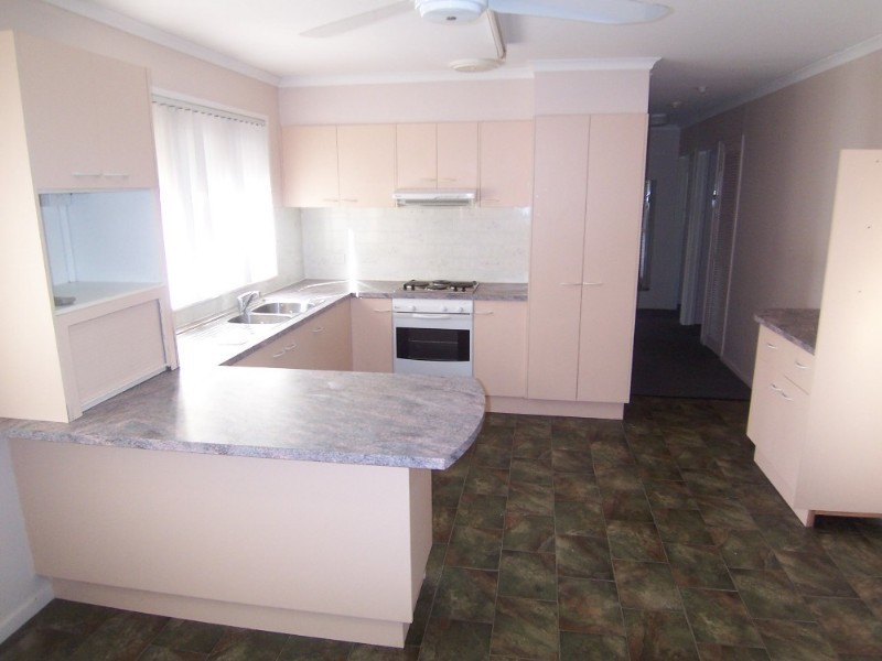 11 Parkway Street, Macgregor QLD 4109