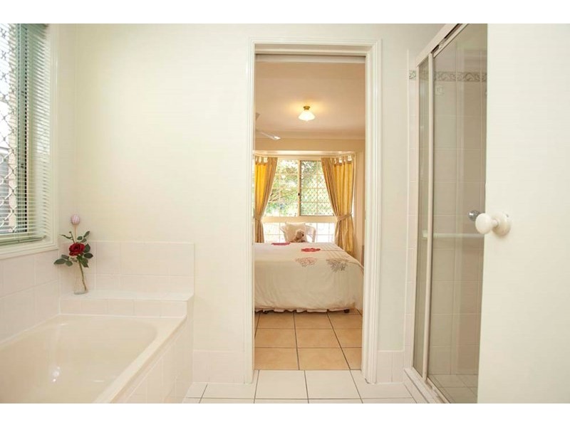 27 Timaru Crescent, Eight Mile Plains QLD 4113