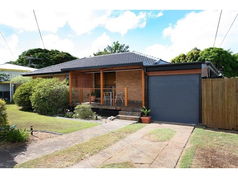 18 Amoria Street, Mansfield QLD 4122