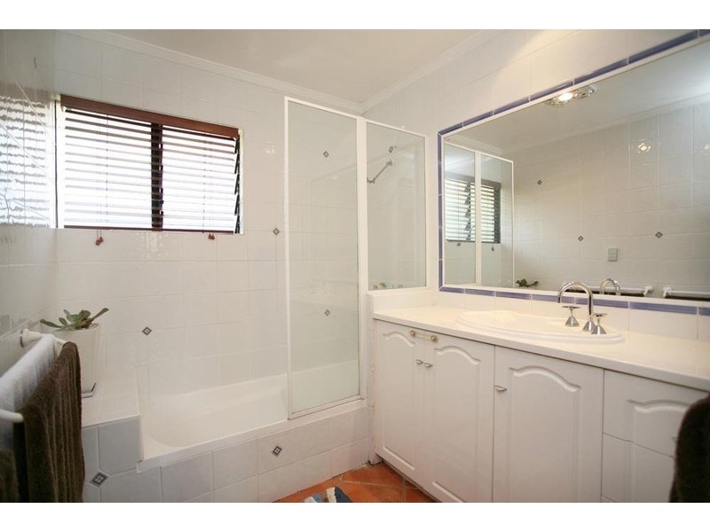 18 Amoria Street, Mansfield QLD 4122