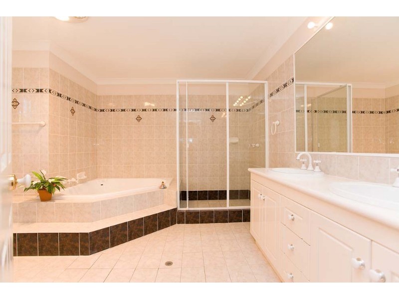 16 Hathaway Place, Sunnybank Hills QLD 4109