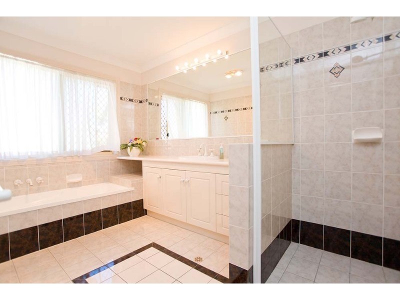 16 Hathaway Place, Sunnybank Hills QLD 4109