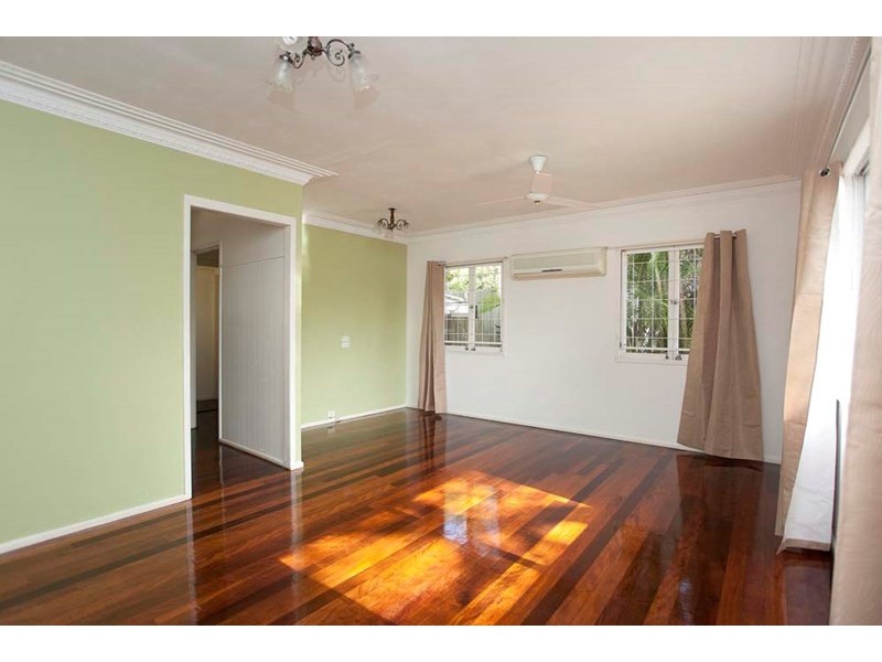 102 Marshall Road, Holland Park West QLD 4121