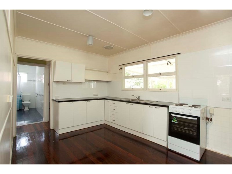 102 Marshall Road, Holland Park West QLD 4121